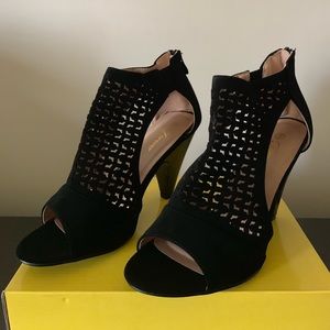 Size 9 shoes. Black.